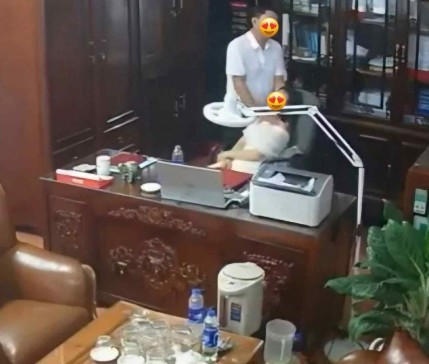 Clip sex hiệu trưởng Hải Hậu tỉnh Ninh Bình - Sex Viet
